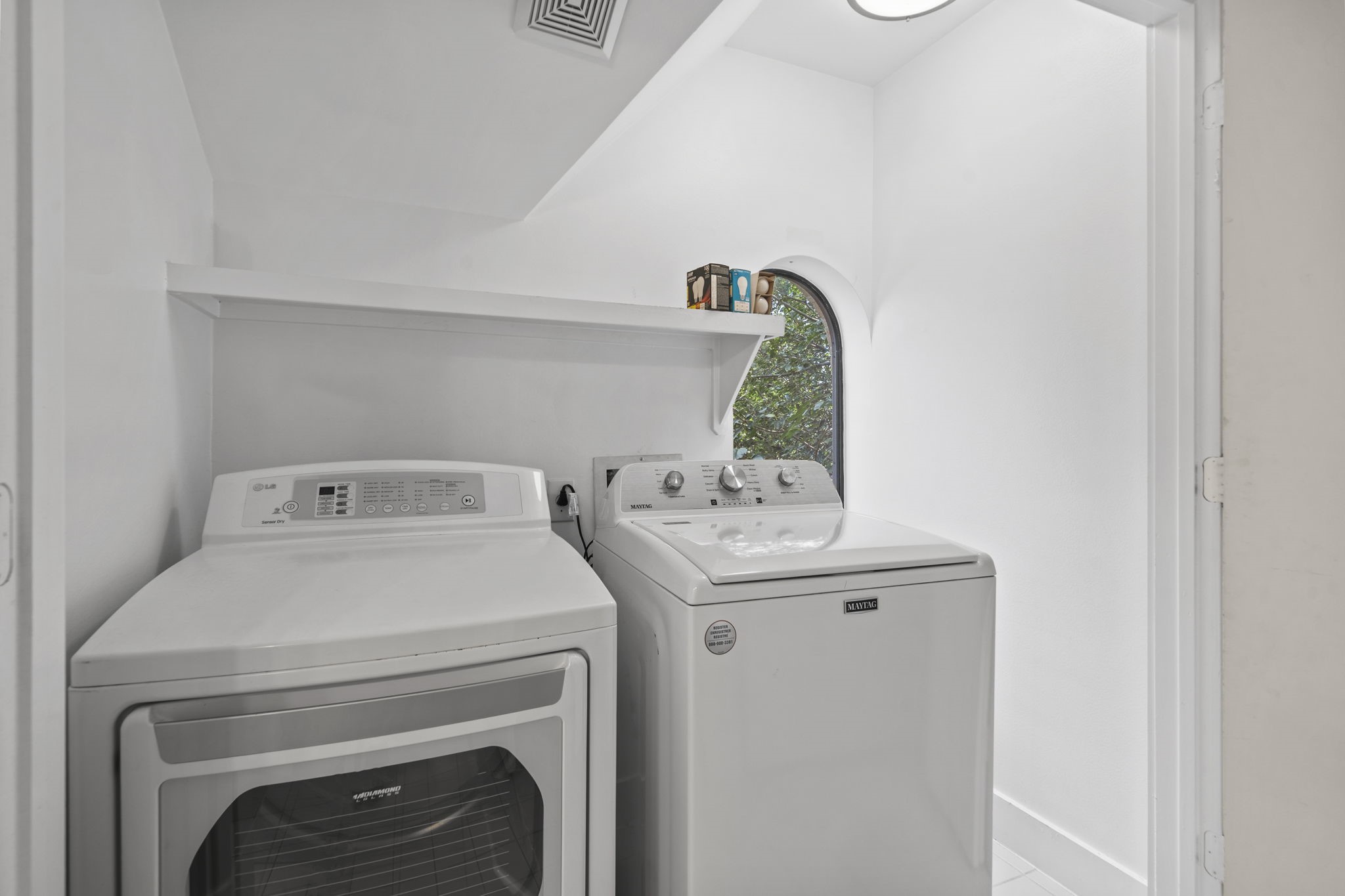 2154 Arabelle Street Houston, TX 77007 - Photo 38 of 45 Laundry room