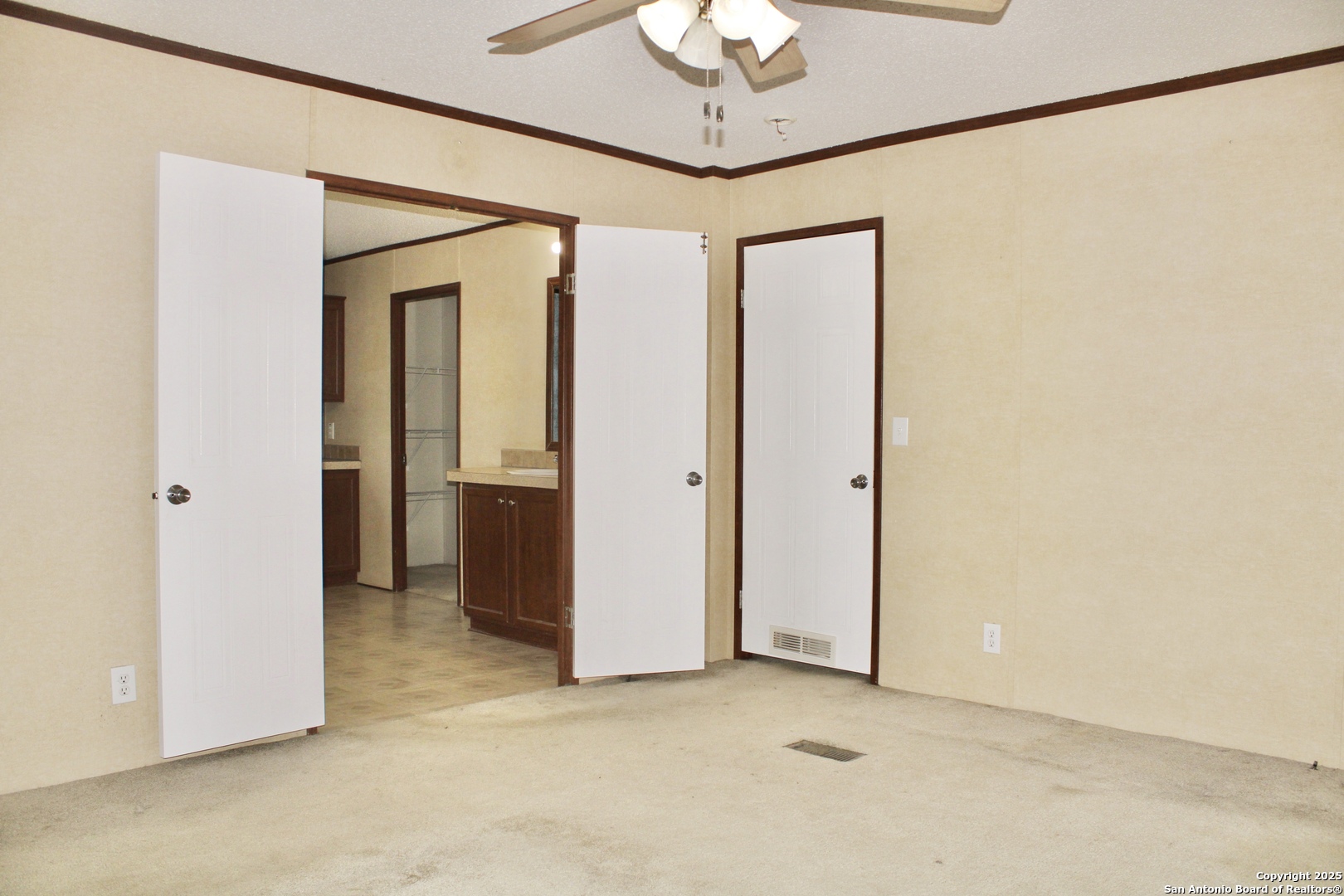 285 Rhonda Drive Lytle, TX 78052 - Photo 21 of 51 an empty room with a bathroom