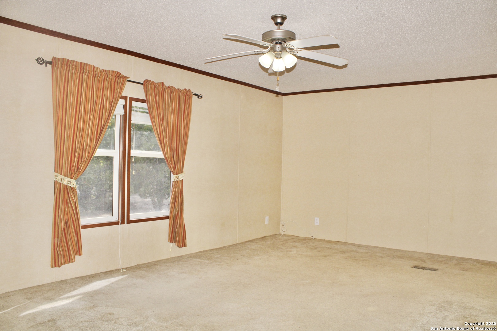 285 Rhonda Drive Lytle, TX 78052 - Photo 37 of 51 en view of an empty room with a window