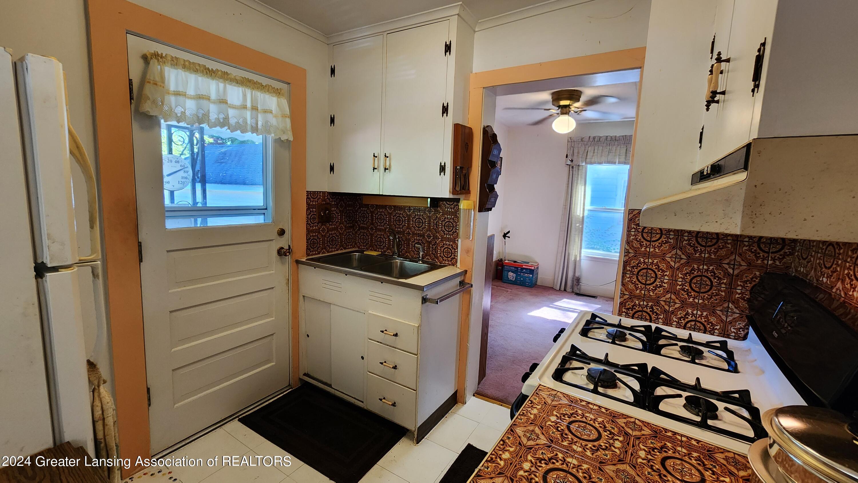 401 East Rouse Street Lansing, MI 48910 - Photo 12 of 21 20240701_104435