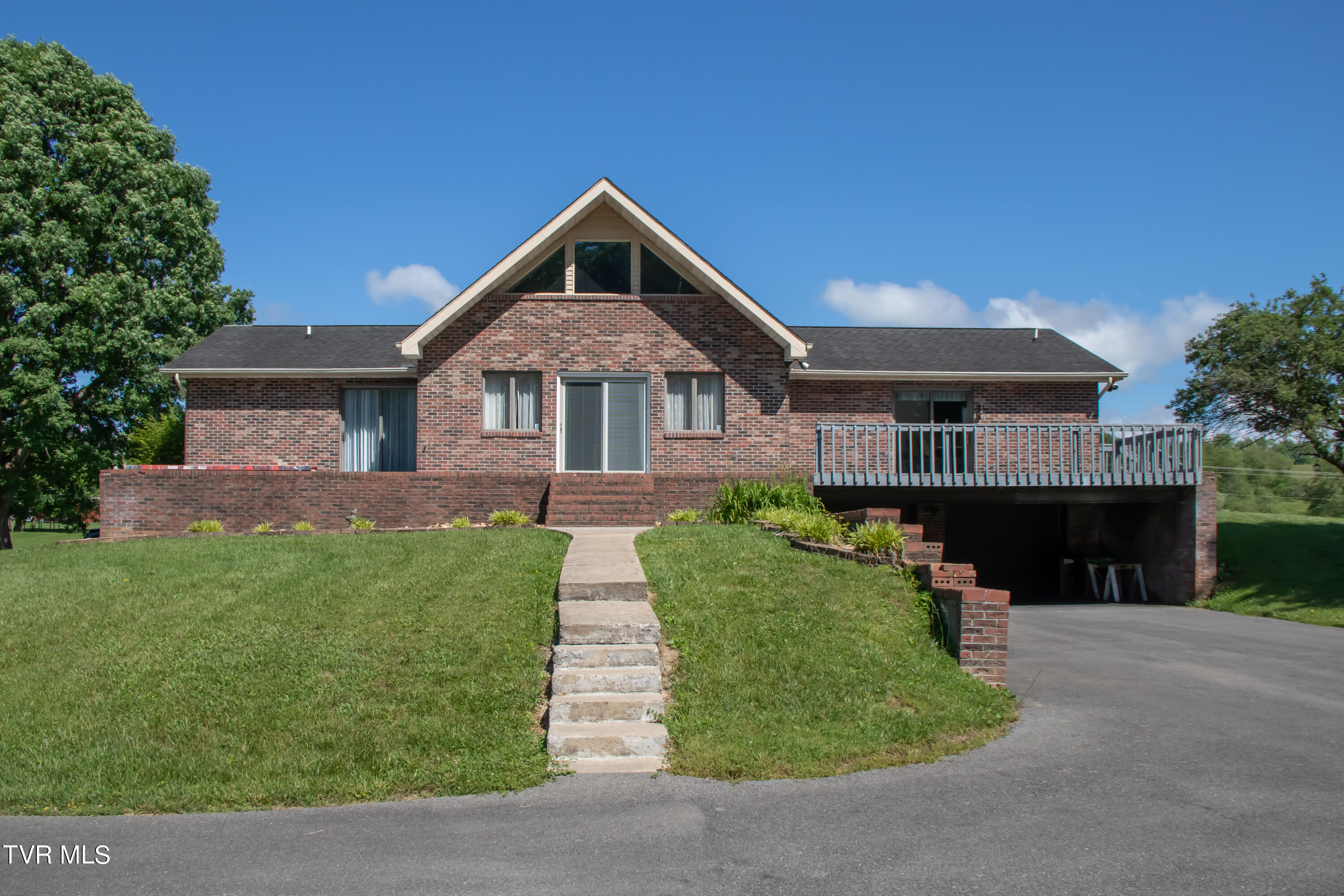 968 V I Ranch Road Bristol, TN 37620 - Photo 2 of 38 968 V I Ranch Road