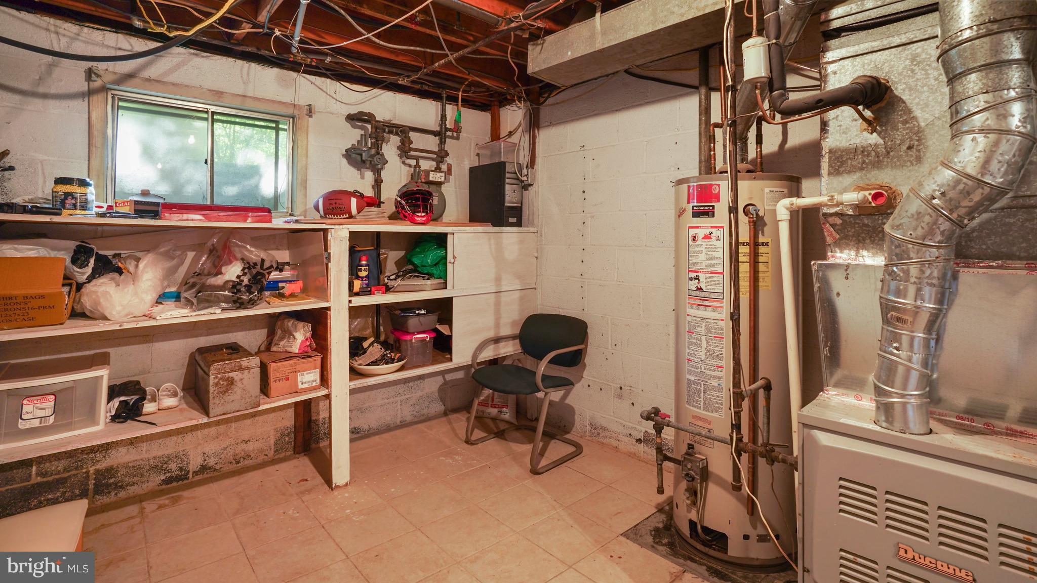 12721 Barbara Road Silver Spring, MD 20906 - Photo 20 of 30 a room with musical instruments