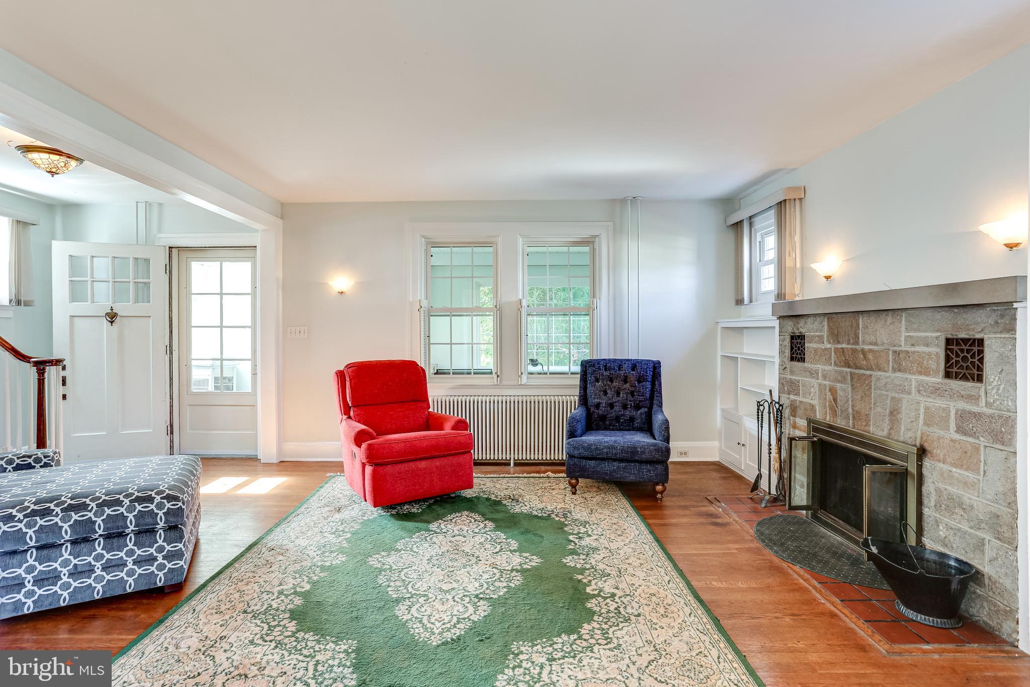 6828 Windsor Mill Road Baltimore, MD 21207 - Photo 21 of 43 Living room
