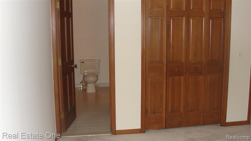 3054 Summit Ridge Drive Rochester, MI 48306 - Photo 22 of 25 Dual Entry Bath
