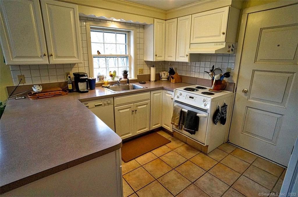 67 Lake Lillinonah Road North Bridgewater, CT 06752 - Photo 15 of 36