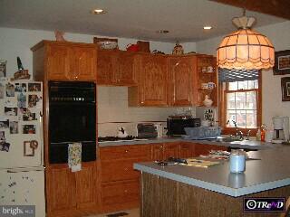 409 Camberly Road Warminster, PA 18974 - Photo 5 of 5