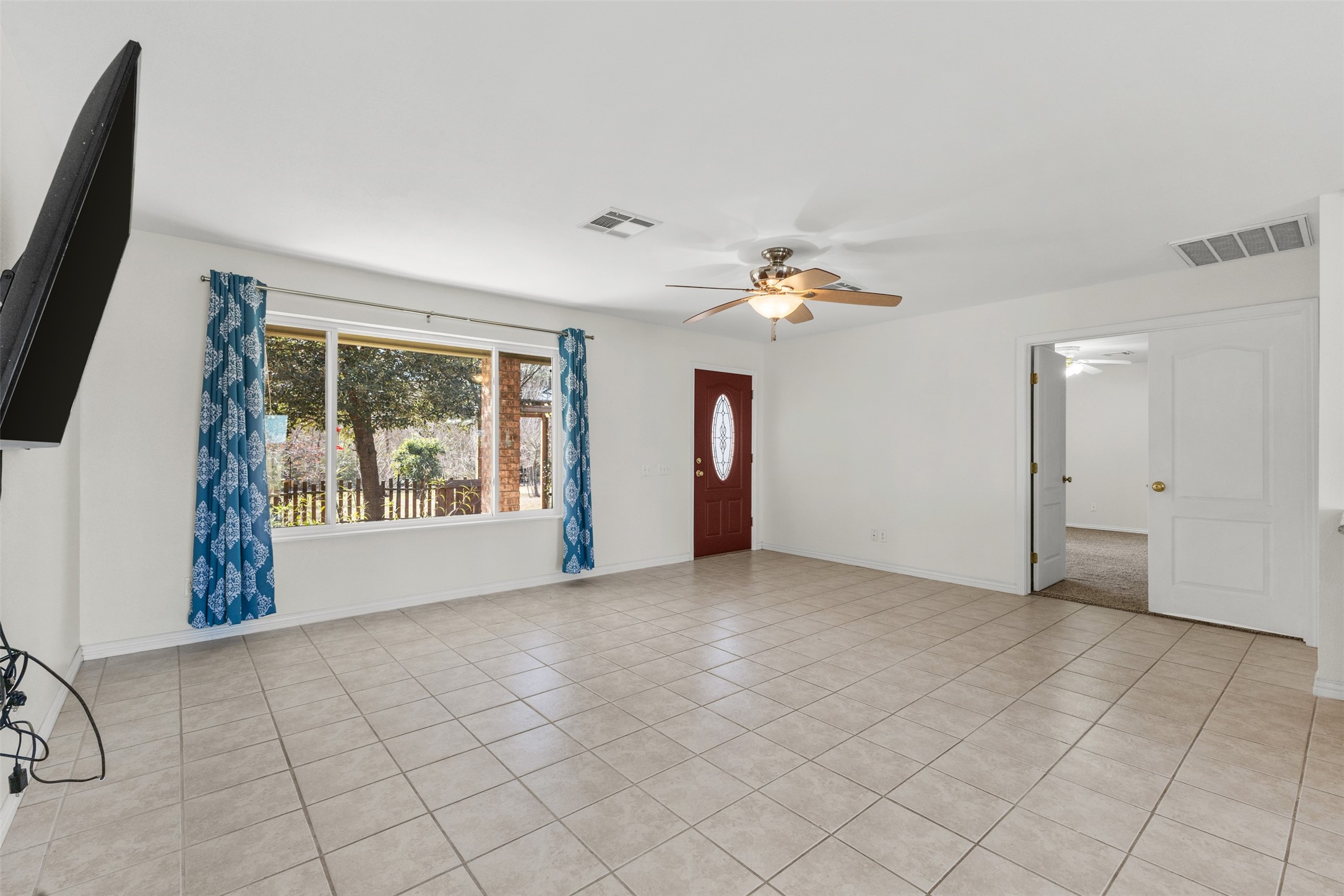 10860 County Road 272 Somerville, TX 77879 - Photo 11 of 34 an empty room with windows and entrance