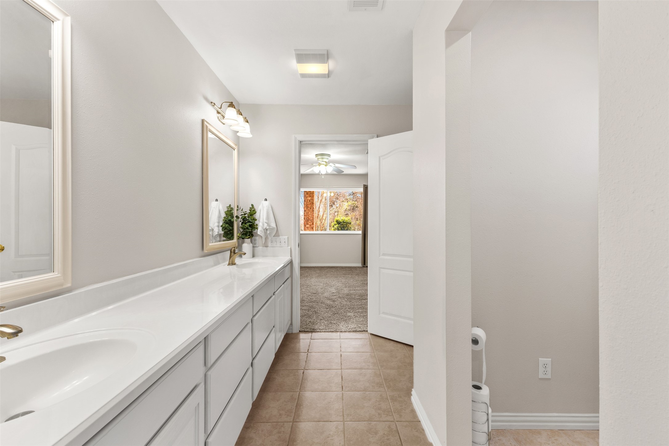 10860 County Road 272 Somerville, TX 77879 - Photo 14 of 34 a large bathroom with a sink and a mirror