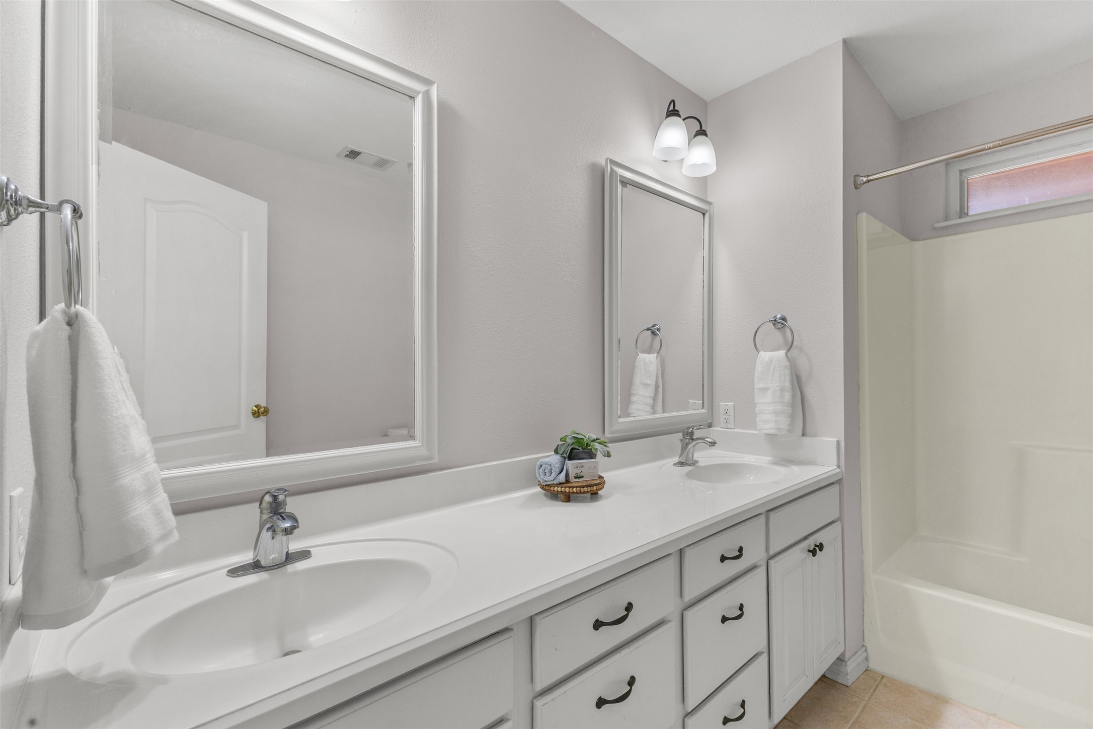 10860 County Road 272 Somerville, TX 77879 - Photo 19 of 34 a bathroom with double vanity sinks and a mirror