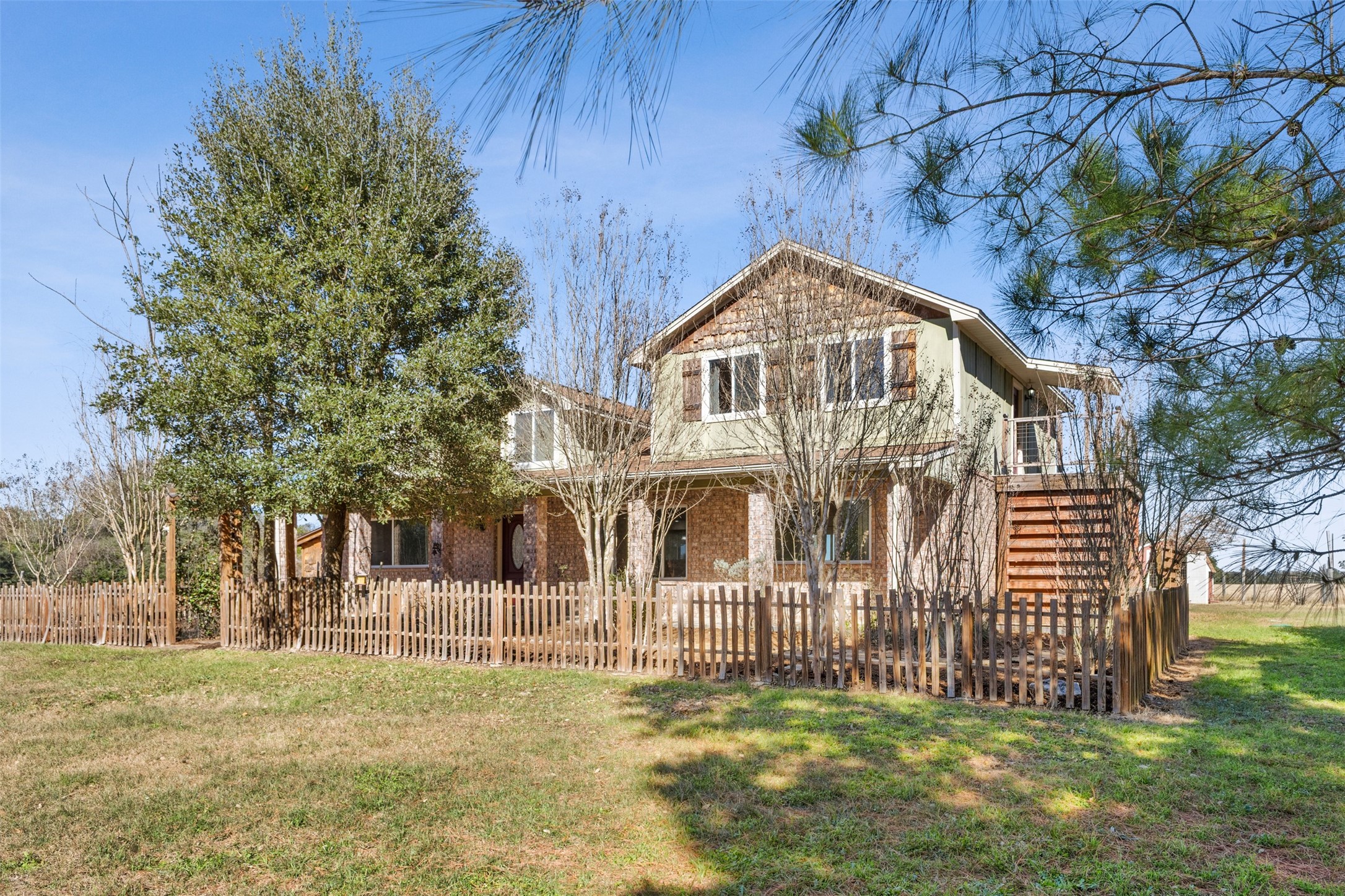 10860 County Road 272 Somerville, TX 77879 - Photo 2 of 34 a front view of a house with a garden