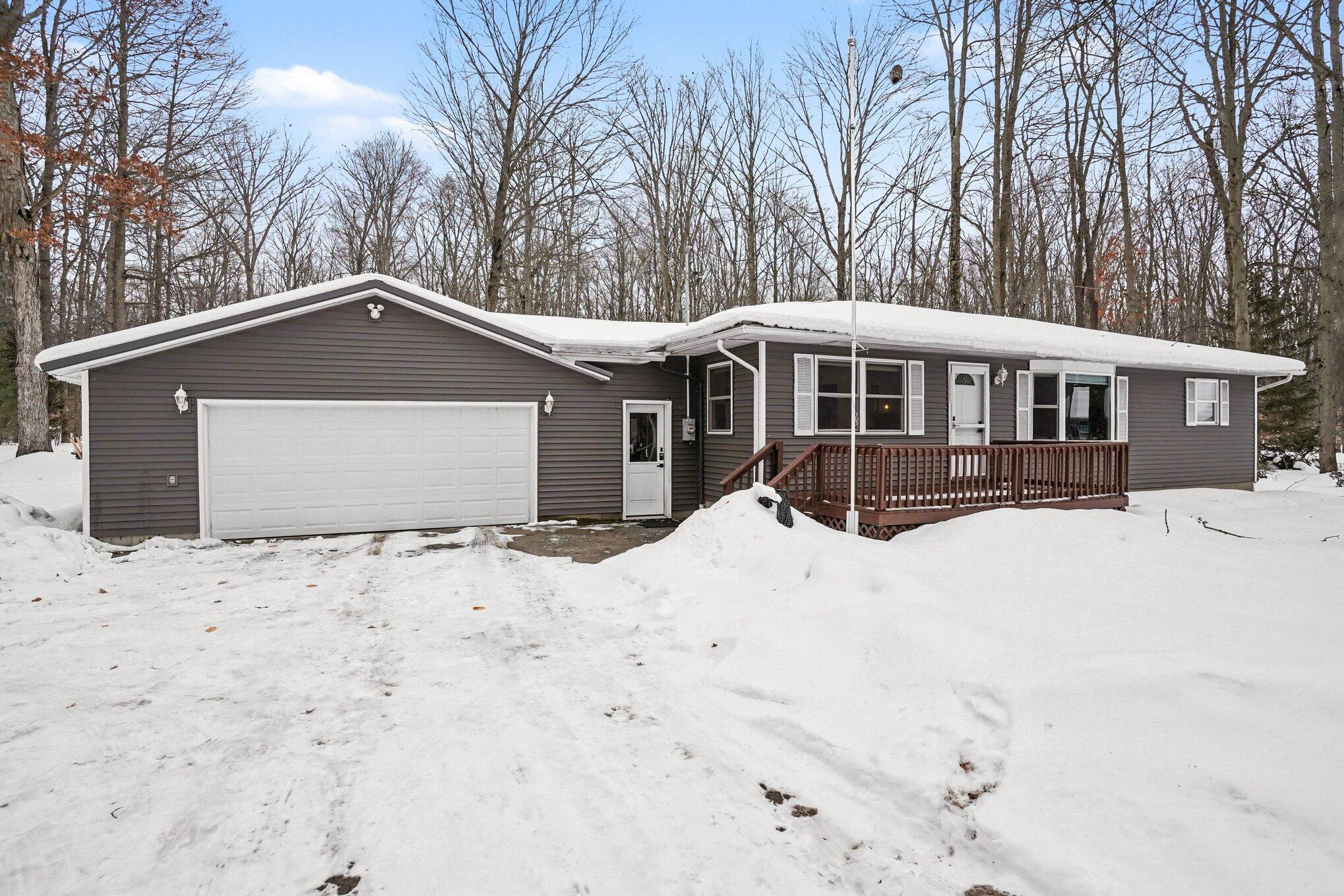 18412 148th Avenue Spring Lake, MI 49456 - Photo 2 of 26 002_file_1420