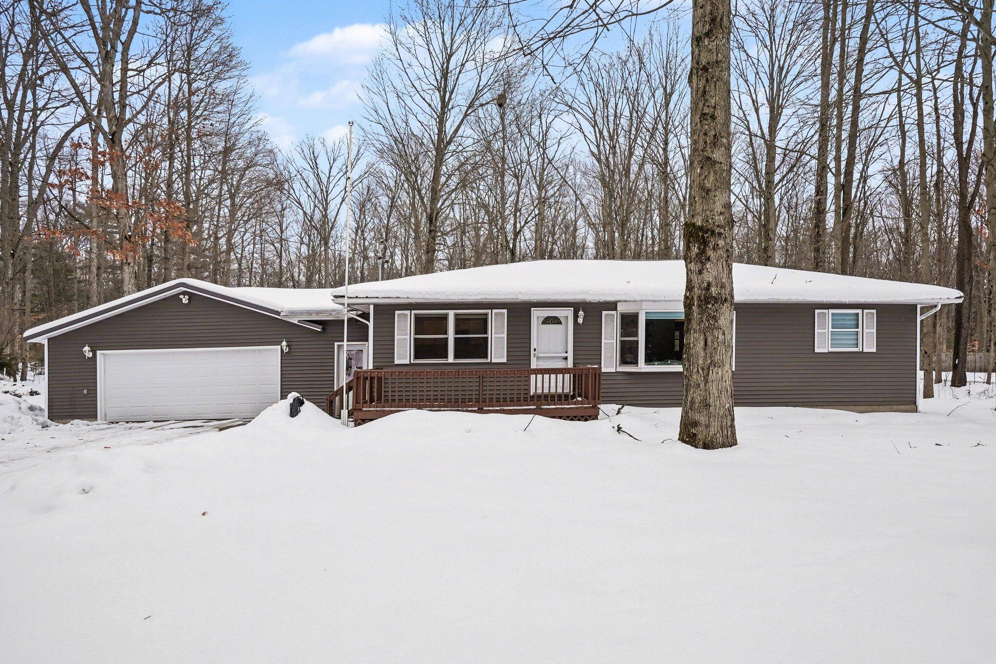 18412 148th Avenue Spring Lake, MI 49456 - Photo 3 of 26 003_file_6407
