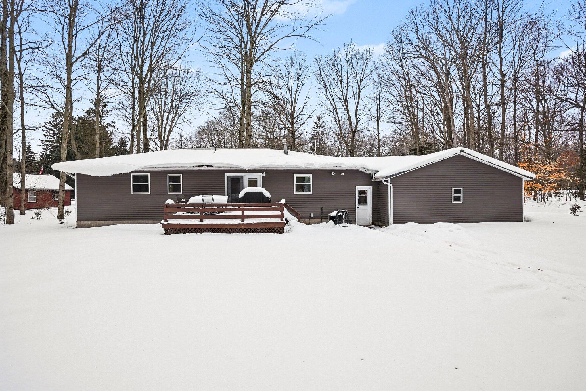 18412 148th Avenue Spring Lake, MI 49456 - Photo 6 of 26 022_file_9155