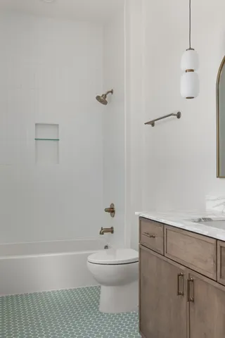 $1,975,000 | 5817 Woodland Hills Drive, Nashville, TN 37211