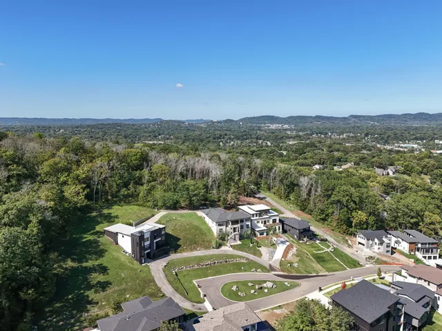$1,975,000 | 5817 Woodland Hills Drive, Nashville, TN 37211