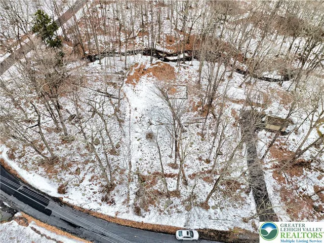 a view of a tennis court