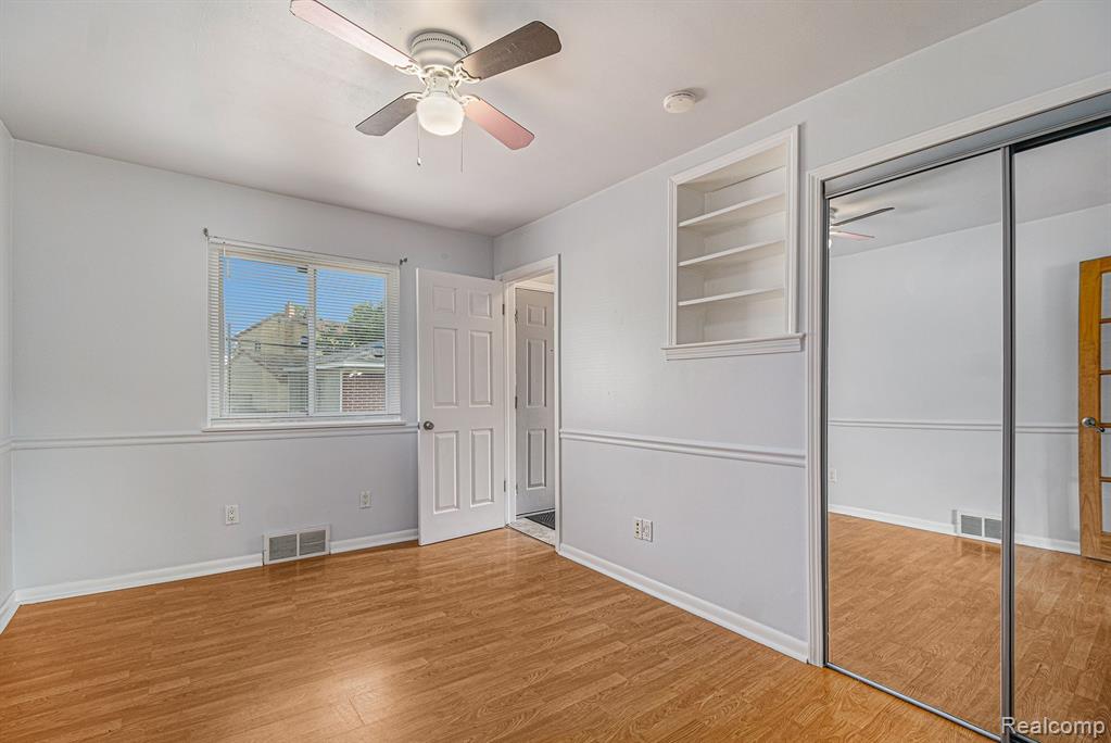 26842 Ford Road Dearborn Heights, MI 48127 - Photo 14 of 36