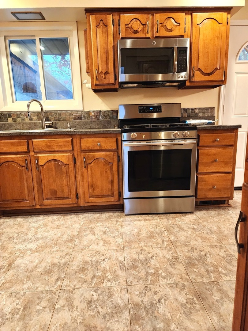 209 North Stevenson Lane Mount Prospect, IL 60056 - Photo 9 of 19