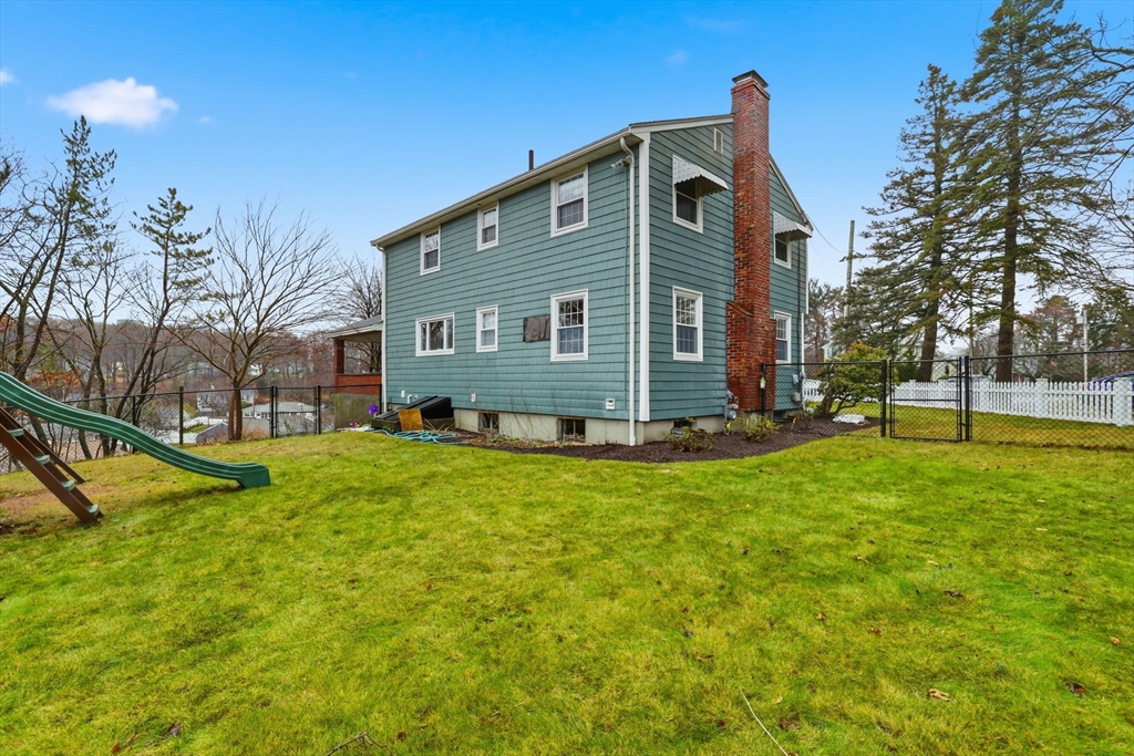 124 Louise Road Braintree, MA 02184 - Photo 5 of 28