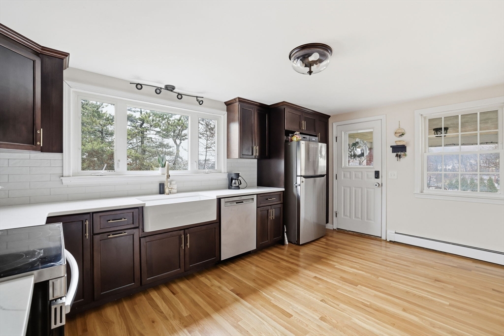 124 Louise Road Braintree, MA 02184 - Photo 7 of 28