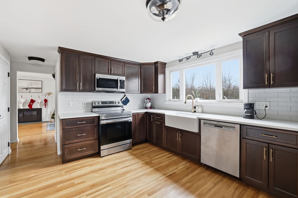 124 Louise Road Braintree, MA 02184 - Photo 8 of 28