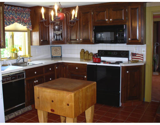 46 Croft Regis Road Westwood, MA 02090 - Photo 4 of 9 Gallery Image 4