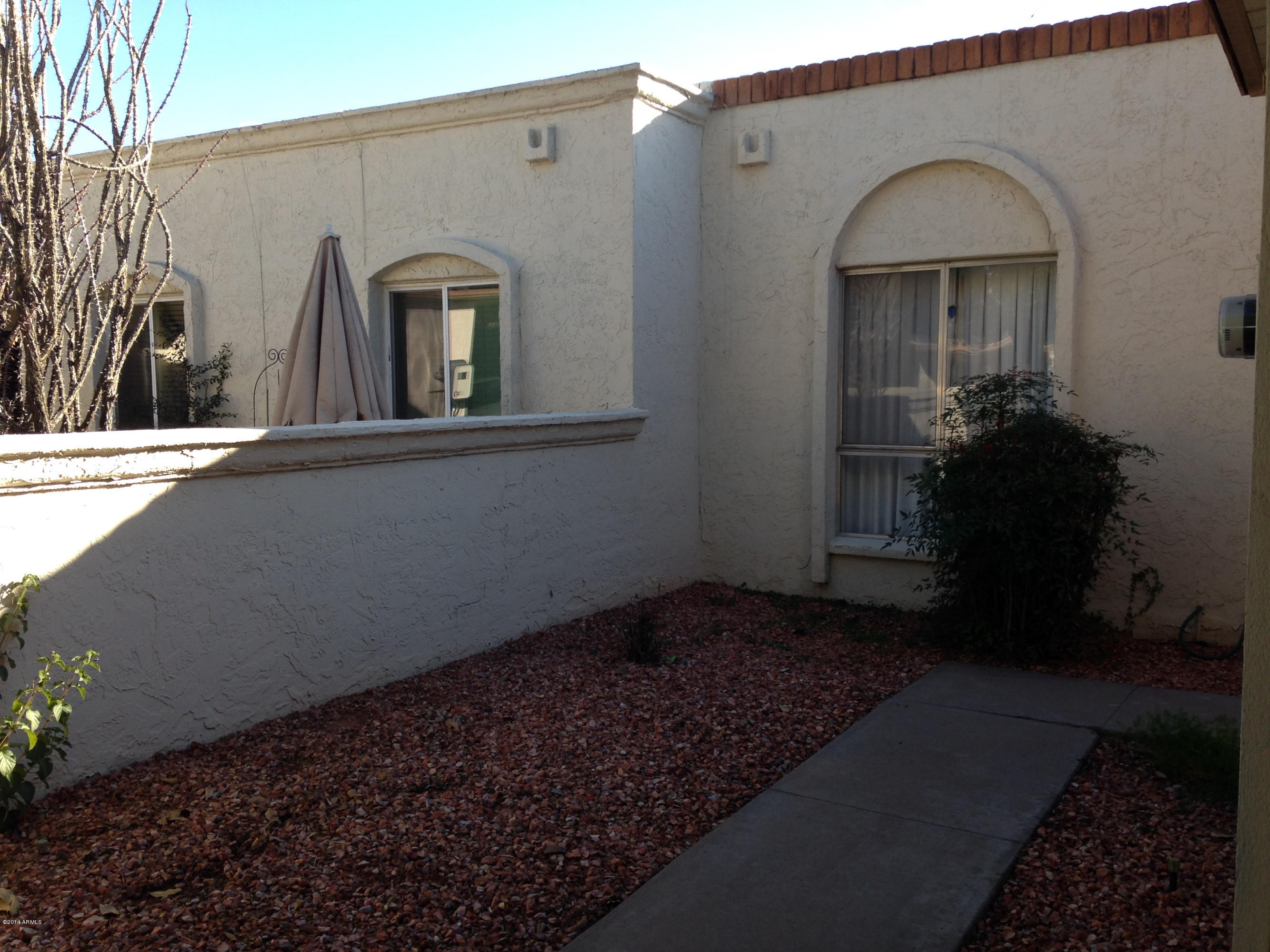 2915 West Lamar Road Phoenix, AZ 85017 - Photo 8 of 23 Front patio area