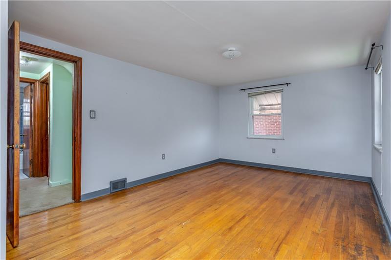4213 Millington Road Pittsburgh, PA 15217 - Photo 11 of 16 Gallery Image 11