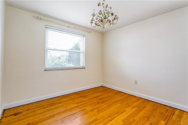 4213 Millington Road Pittsburgh, PA 15217 - Photo 4 of 16 Gallery Image 4