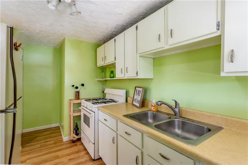 4213 Millington Road Pittsburgh, PA 15217 - Photo 6 of 16 Gallery Image 6