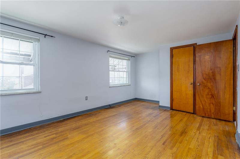4213 Millington Road Pittsburgh, PA 15217 - Photo 9 of 16 Gallery Image 9