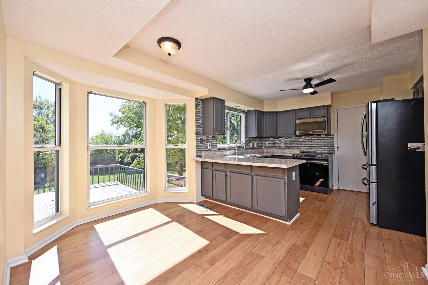7853 West Chester Road West Chester, OH 45069 - Photo 9 of 54 Breakfast nook 7'4"x11'8" adjacent to kitchen 10'4"x11'9" makes one large open area.