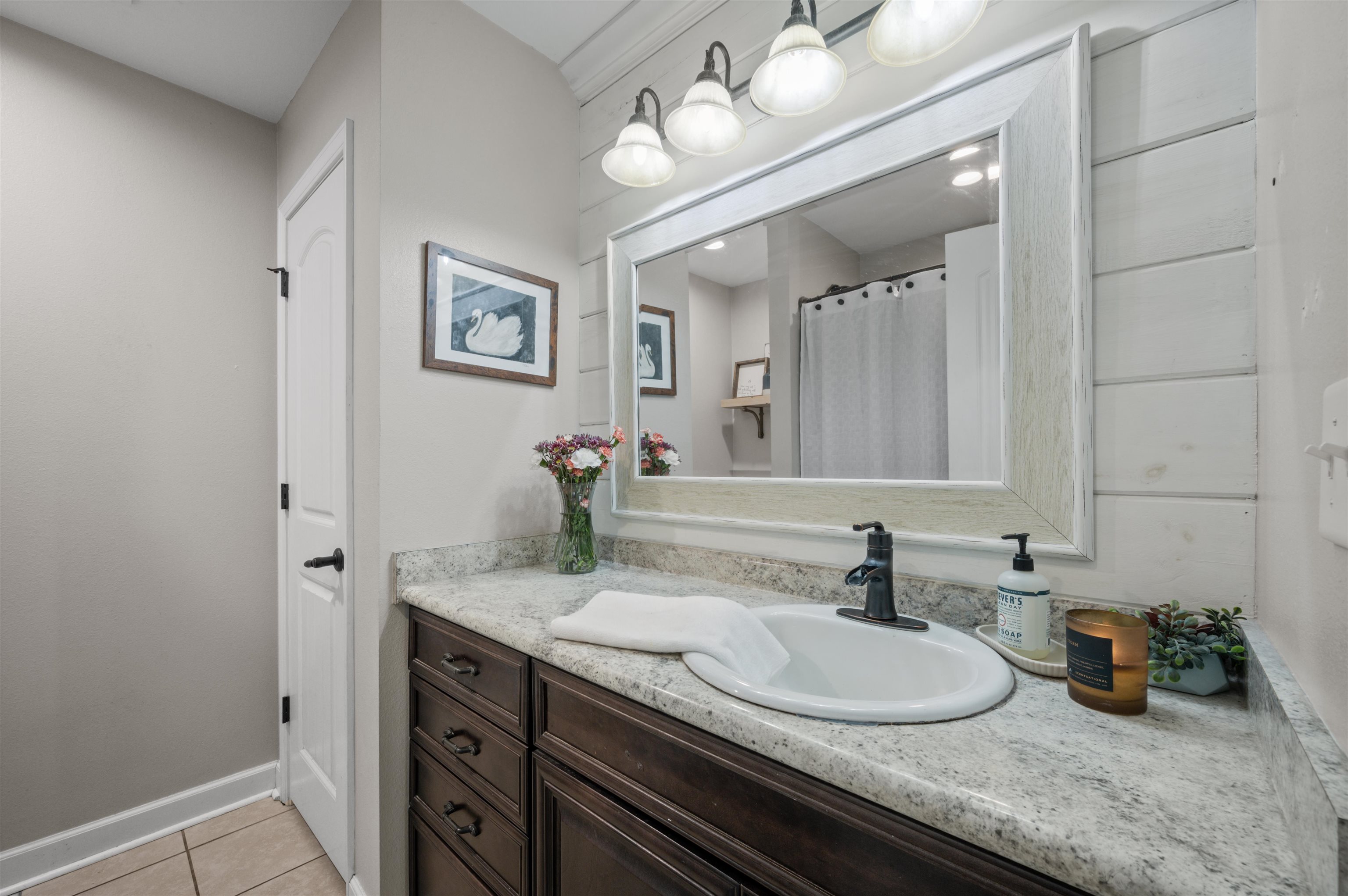 22370 Buck Road Robertsdale, AL 36567 - Photo 20 of 31 Bathroom