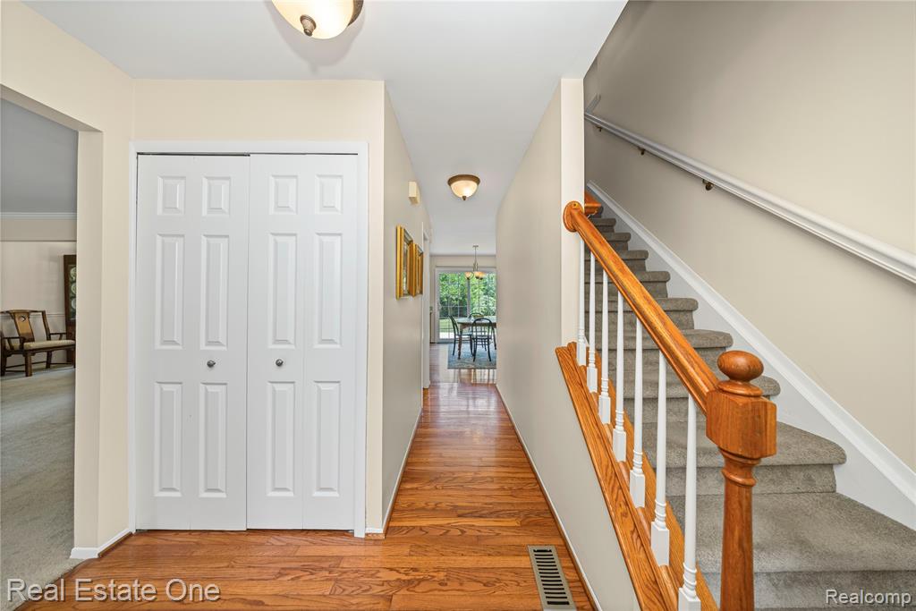 36241 Fredericksburg Road Farmington Hills, MI 48331 - Photo 9 of 48