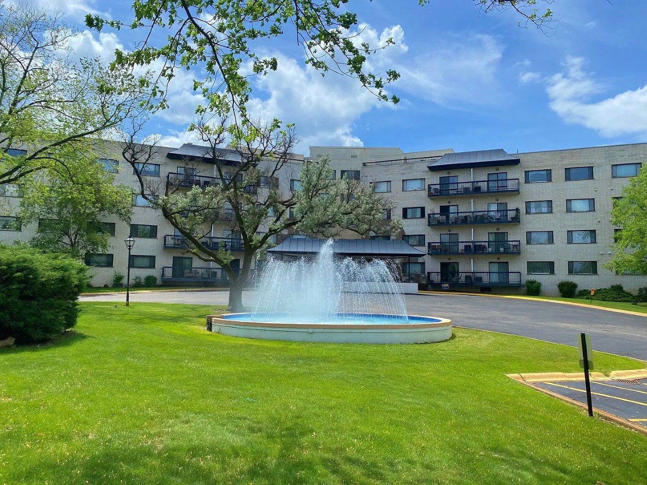 6700 South Brainard Avenue, Unit 220, Countryside, IL 60525 Compass