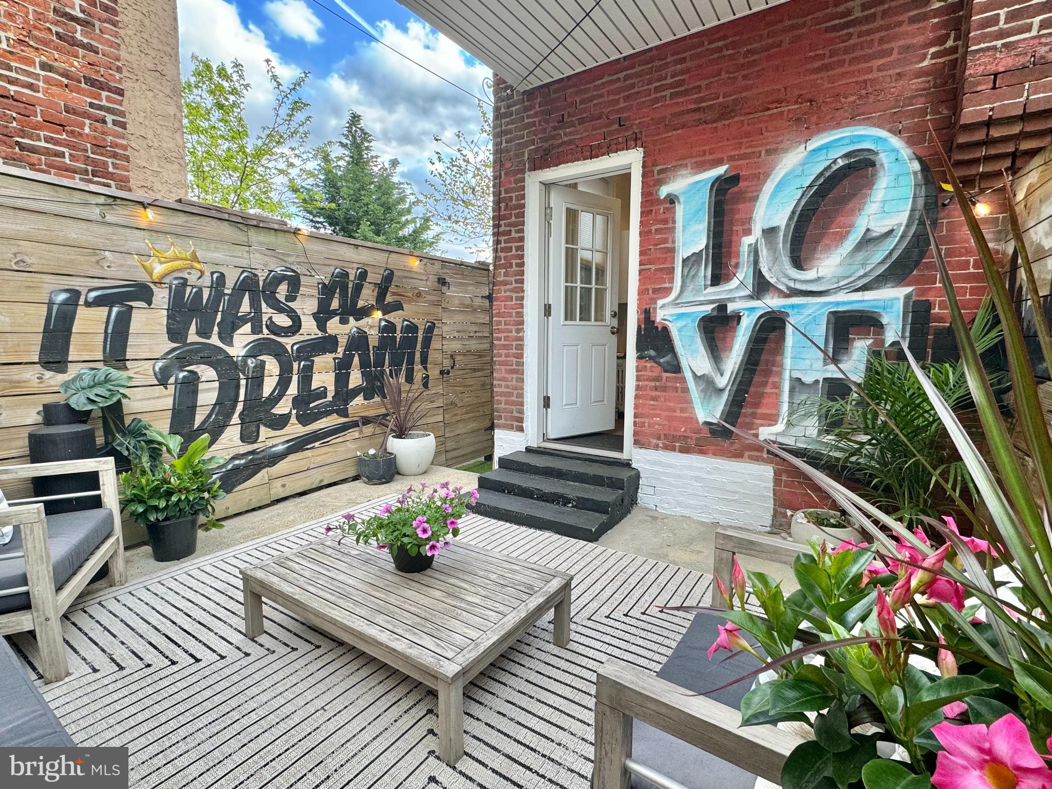 2511 East Oakdale St  