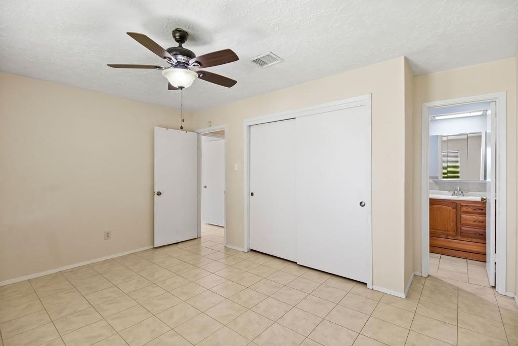 9718 Shady Tree Lane Houston, TX 77086 - Photo 13 of 26