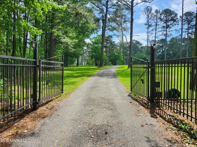 $520,000 | 3830 Forest Hill Road, Jackson, MS 39212