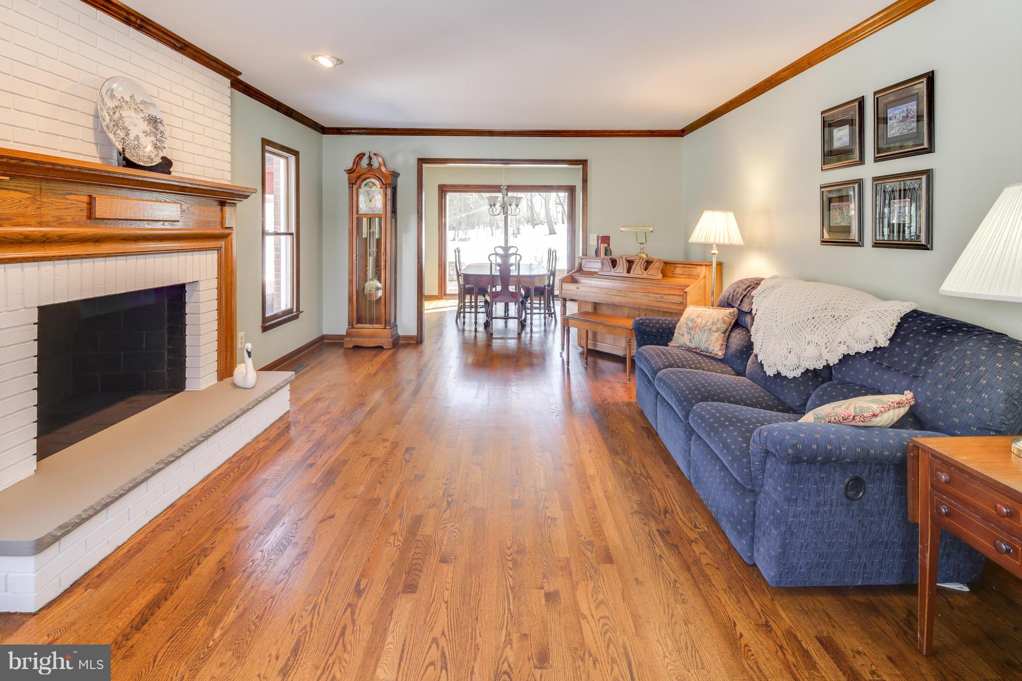 4329 Bartholows Road Mount Airy, MD 21771 - Photo 14 of 29 Living Room