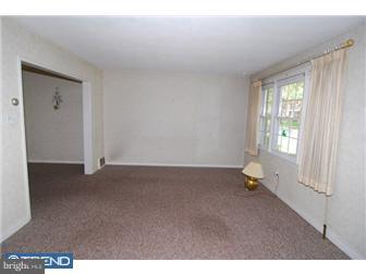 415 Sycamore Road West Reading, PA 19611 - Photo 2 of 11 Living Room