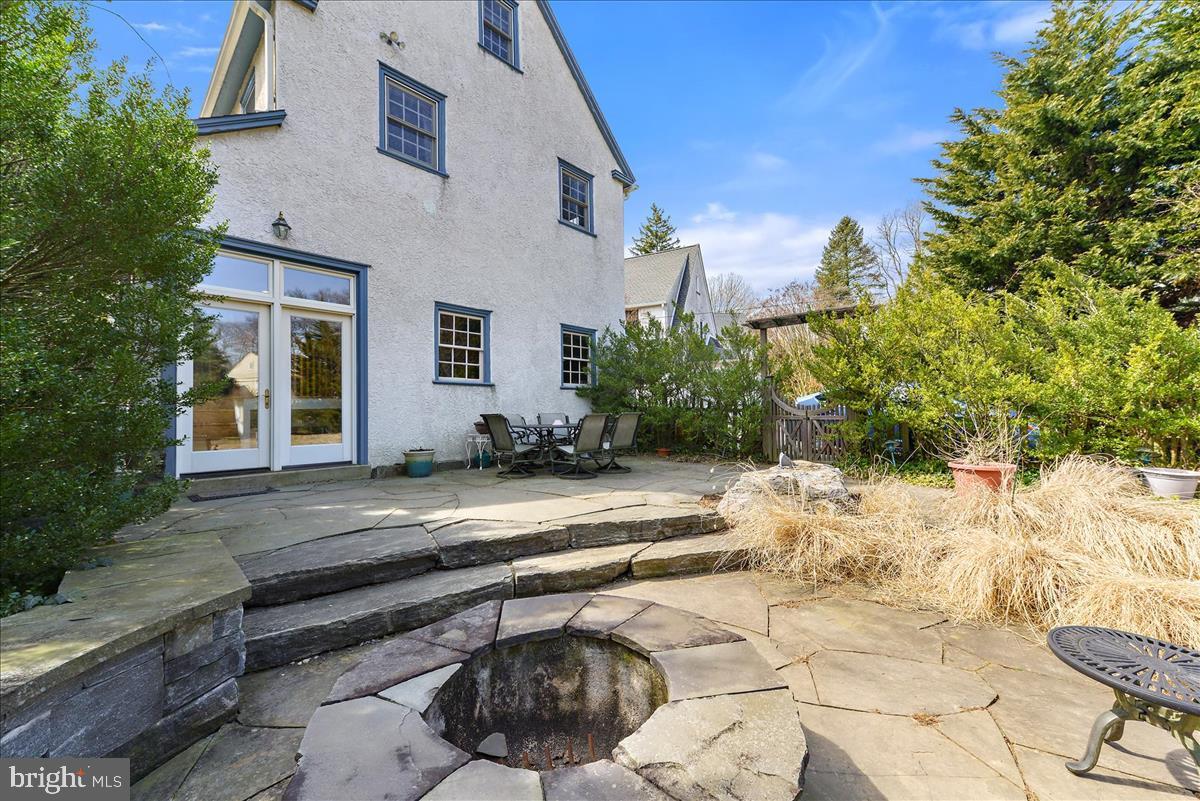 505 Merwyn Road Narberth, PA 19072 - Photo 27 of 36 Flagstone Patio with Firepit
