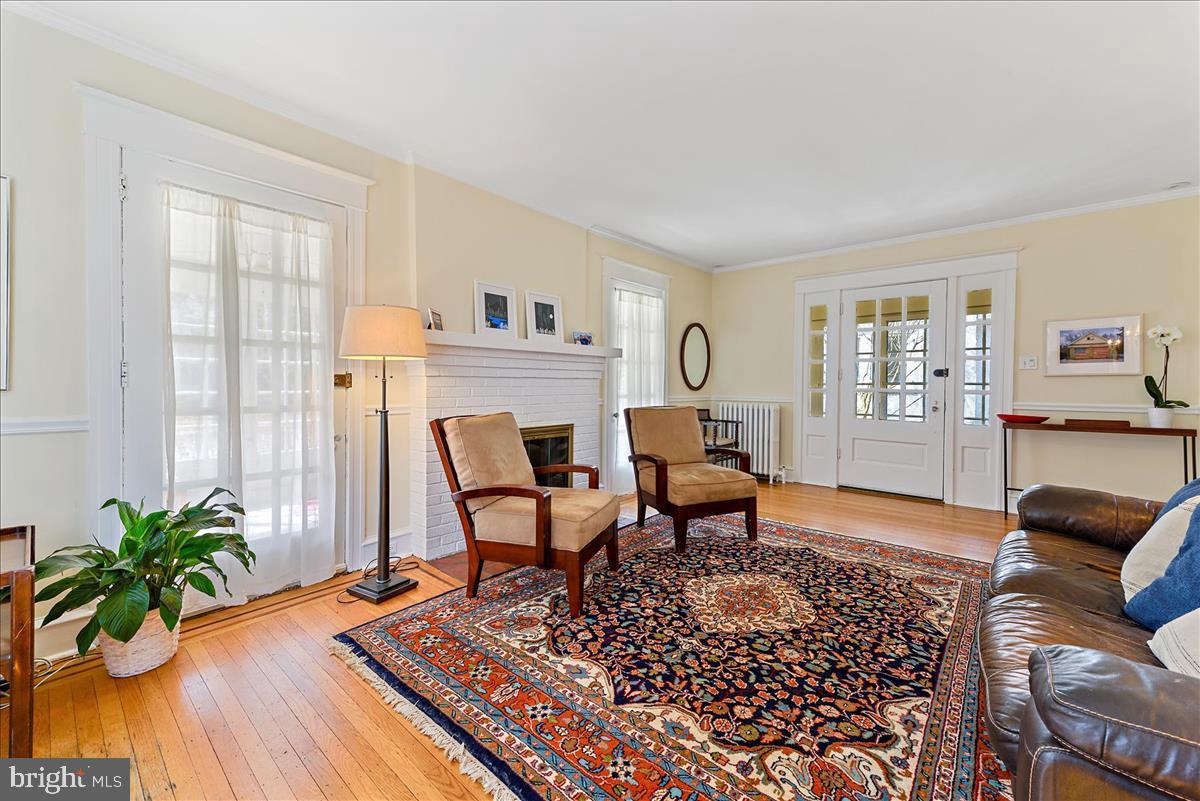 505 Merwyn Road Narberth, PA 19072 - Photo 6 of 36 Living Room