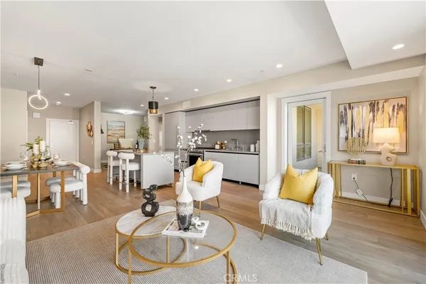 $1,085,000 | 39 South Los Robles Avenue, Unit 6010, Pasadena, CA 91101