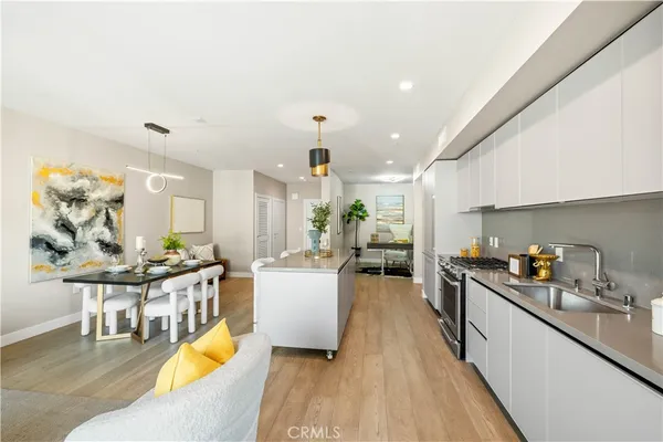 $1,085,000 | 39 South Los Robles Avenue, Unit 6010, Pasadena, CA 91101