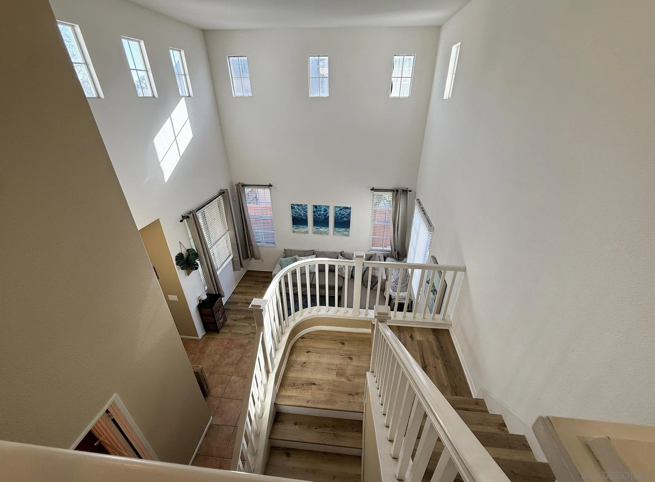 700 Rocking Horse Drive Chula Vista, CA 91914 - Photo 10 of 25 a view of an entryway with wooden floor