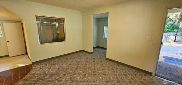 a view of livingroom with furniture