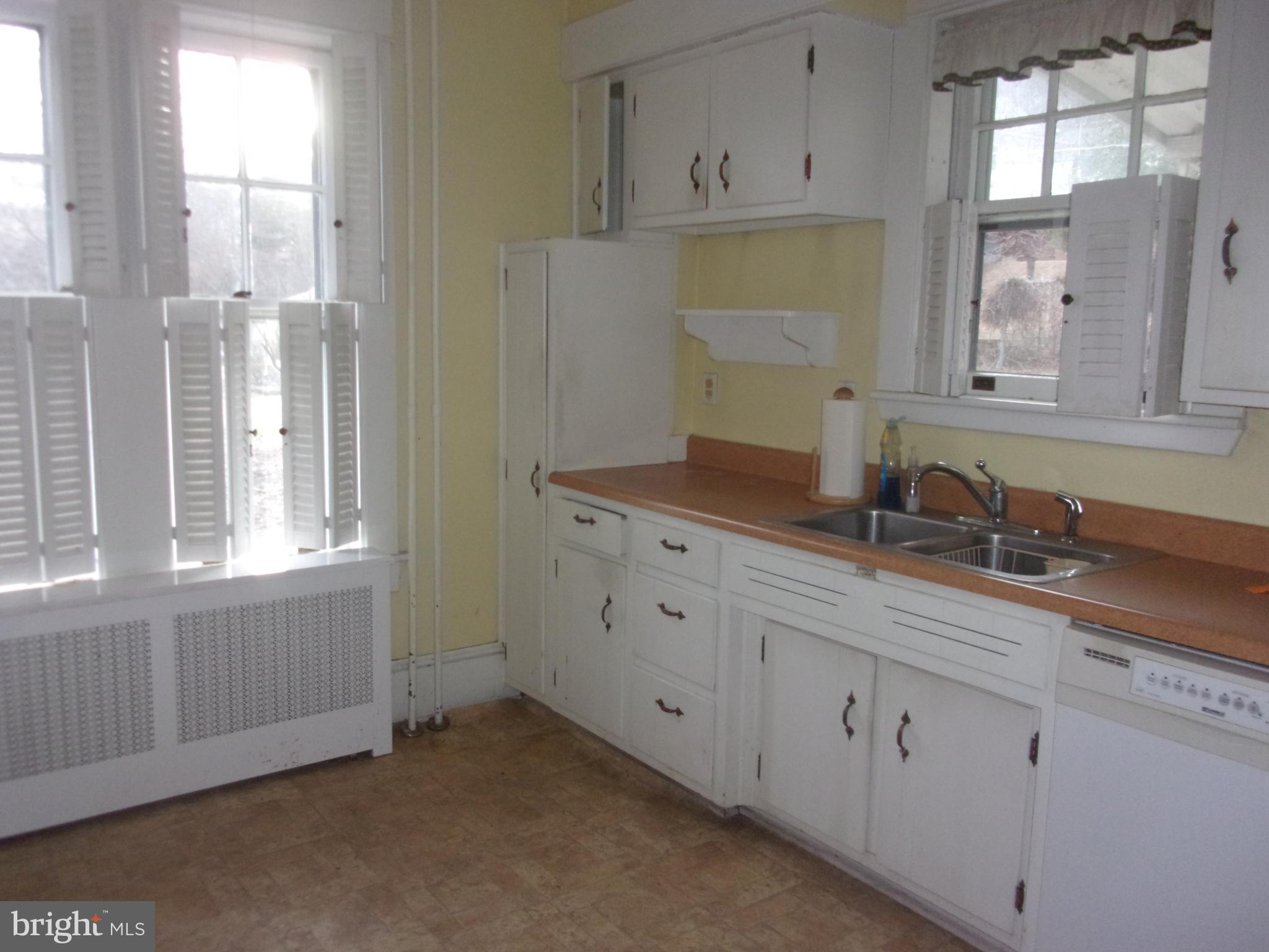 823 Buckingham Road Cumberland, MD 21502 - Photo 9 of 29 Kitchen