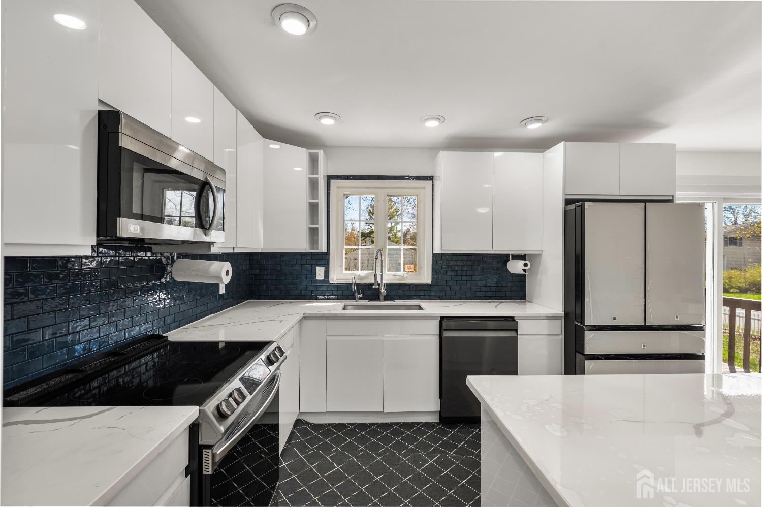 6 Chalmers Road East Brunswick, NJ 08816 - Photo 7 of 33