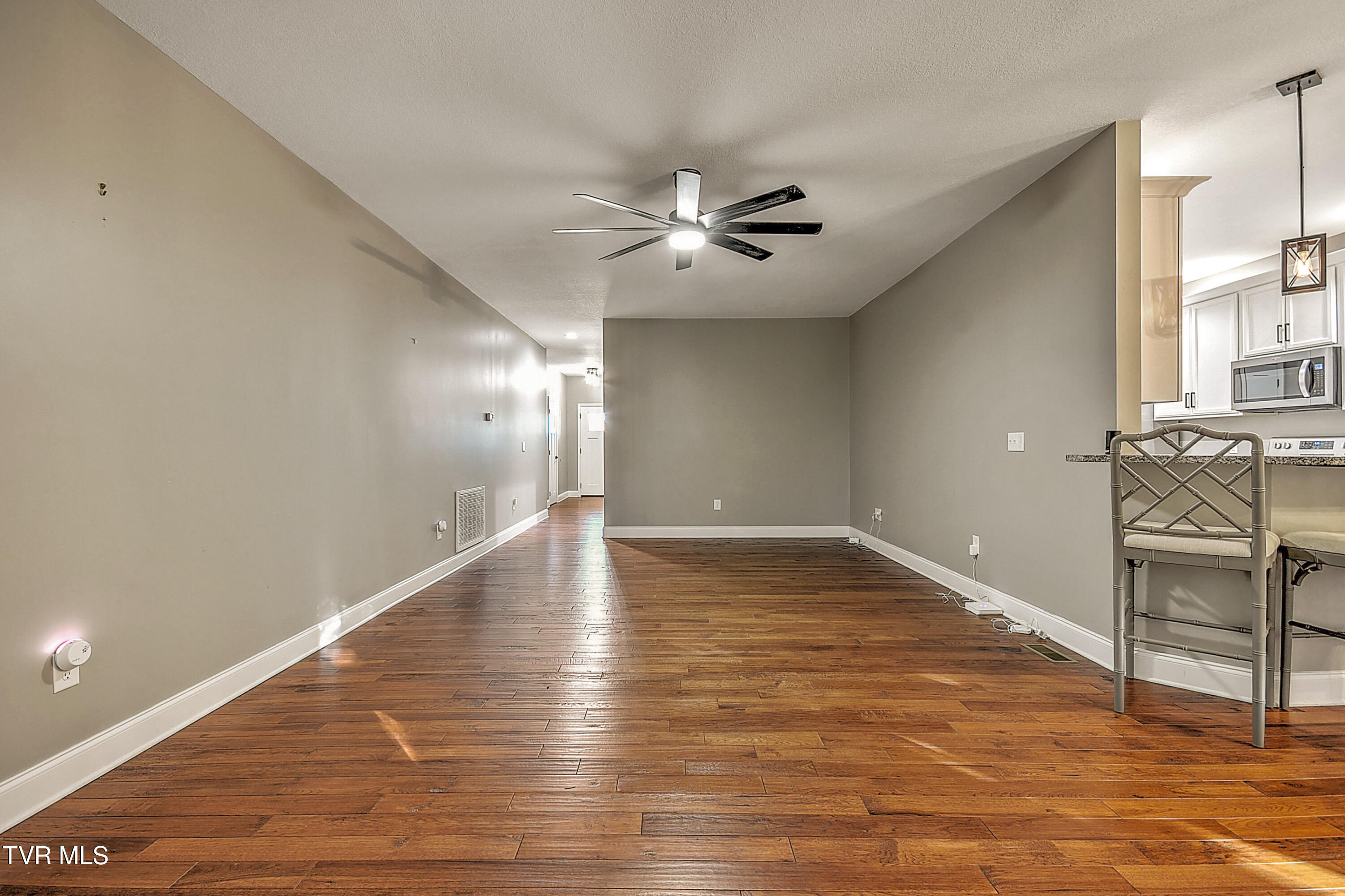 249 Oak View Circle Bristol, TN 37620 - Photo 18 of 73 249 Oak View DOM-15