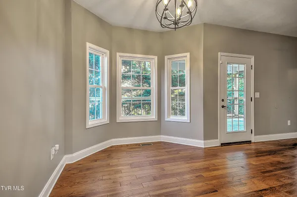 $549,900 | 249 Oak View Circle, Bristol, TN 37620